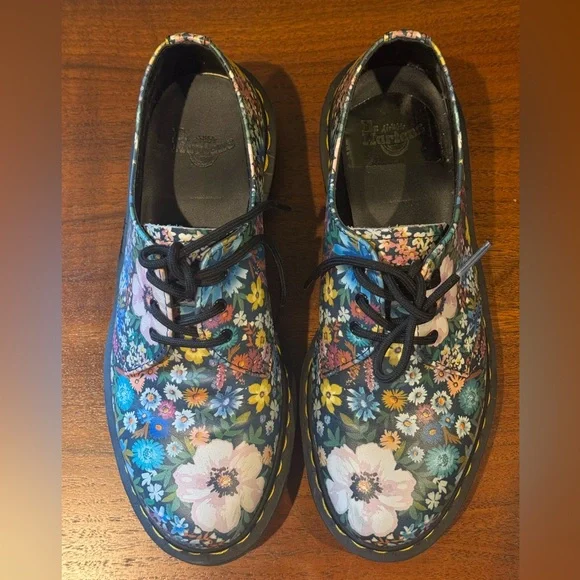 Dr. Martens WANDERLUST Wildflower Oxfords

US 8 EU 39 - Picture 7 of 8